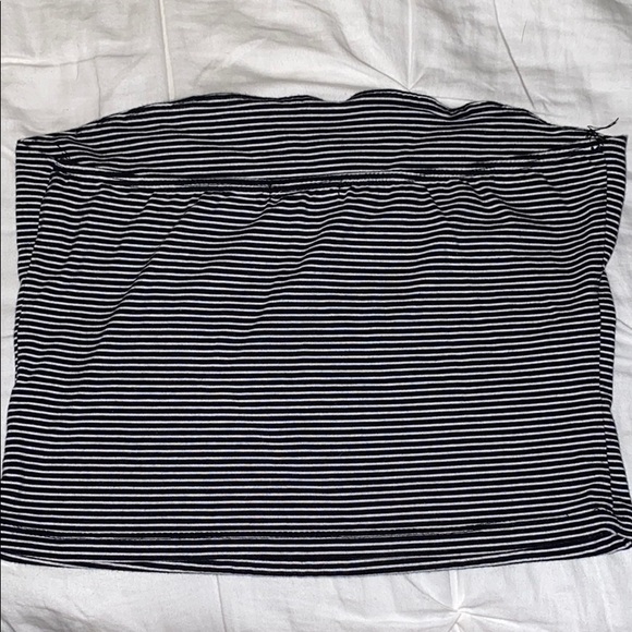 woman’s tube top - Picture 2 of 3